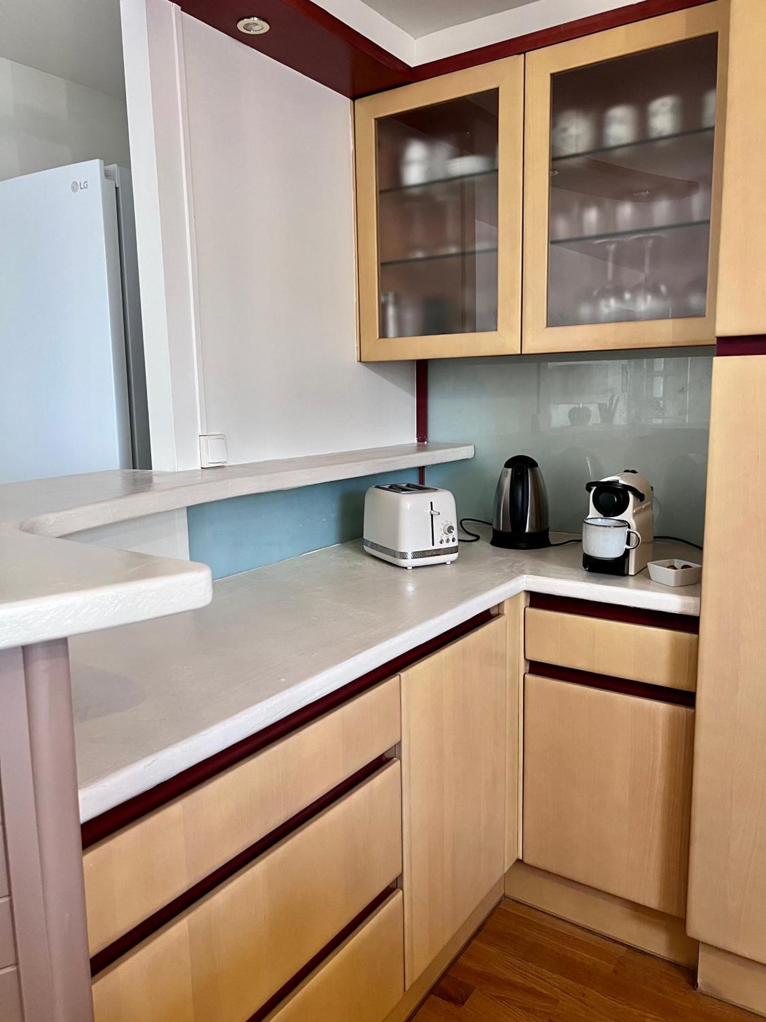 Grand Appartement Ultra Moderne Plein Centre, Plage A Pieds, Avec Parking 콩카르노 외부 사진